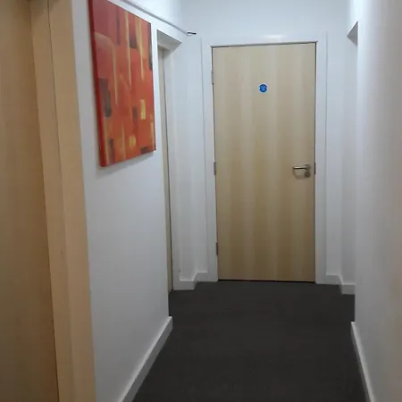Albion Apartment *